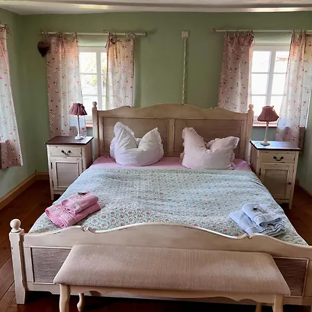 Schwarzer Kater Ferienhaus *