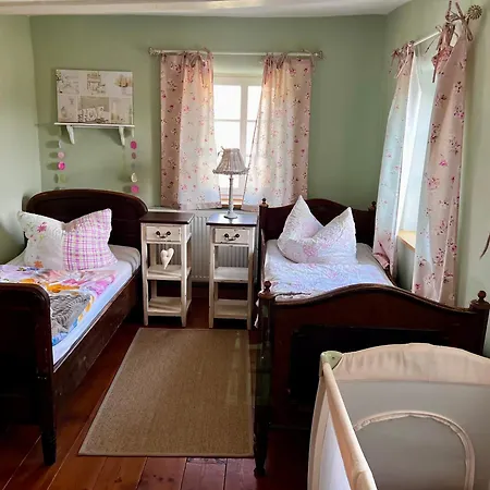 Schwarzer Kater Ferienhaus *