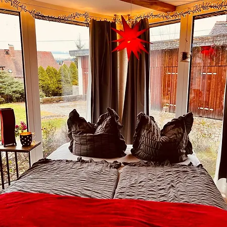 Schwarzer Kater Ferienhaus *