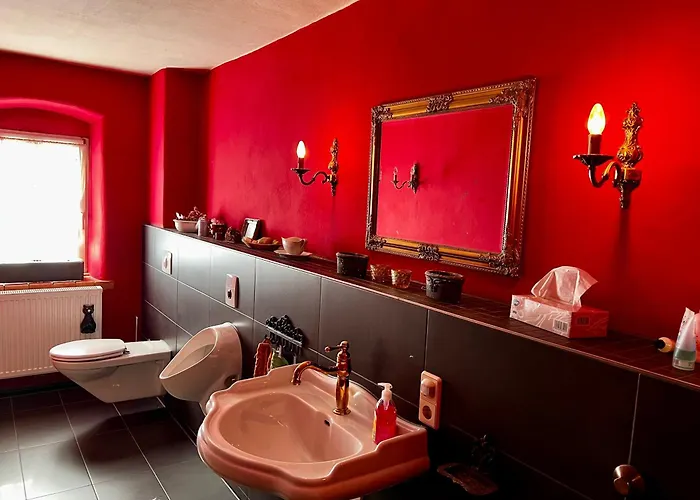 Schwarzer Kater بيت للعطل *