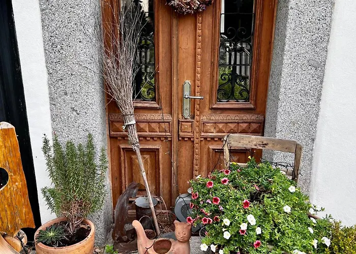 Schwarzer Kater بيت للعطل *