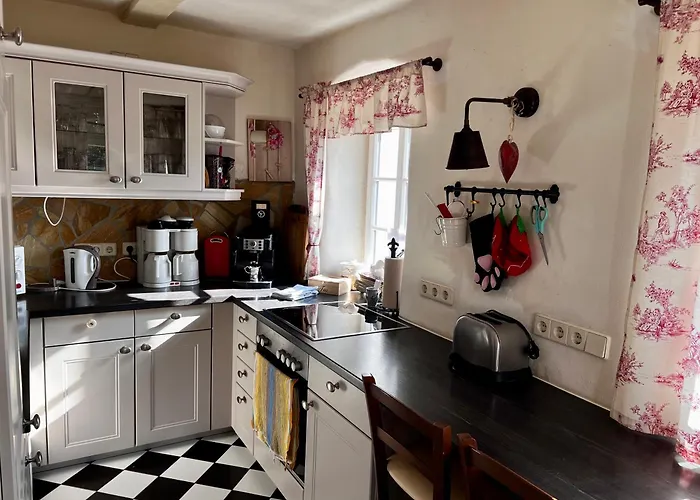 Schwarzer Kater بيت للعطل *